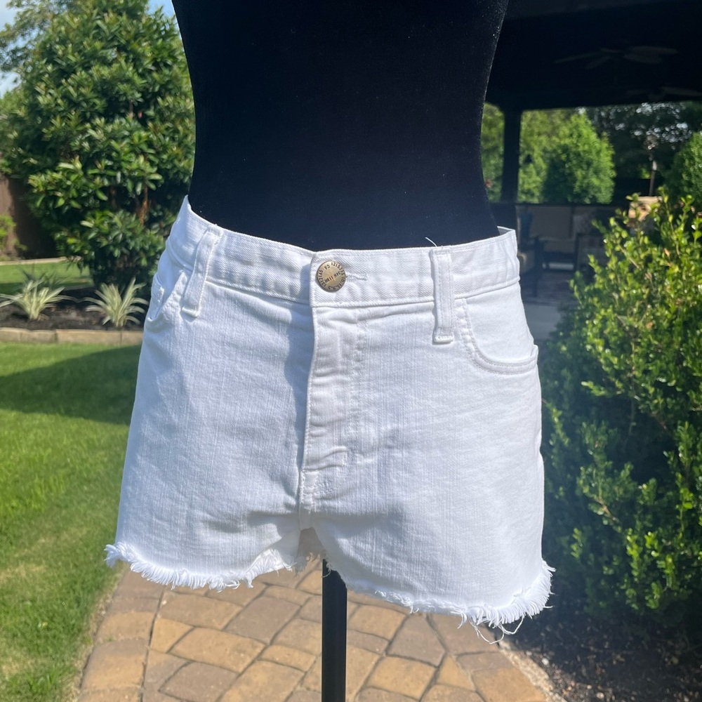 Current/Elliott- "The Boyfriend Short" (Size 31) in Bright White with Frayed Hem